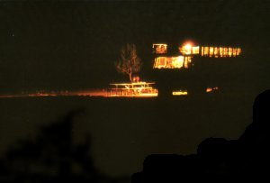 Dachzeltbus bei Nacht - von Gerhard