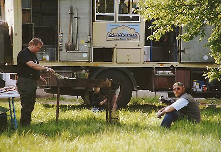 J&ouml;rg und Frank grillen